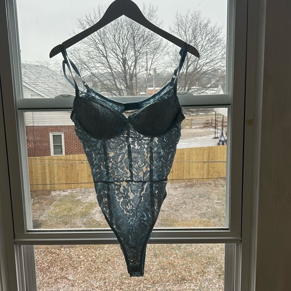 fashion nova L bodysuit